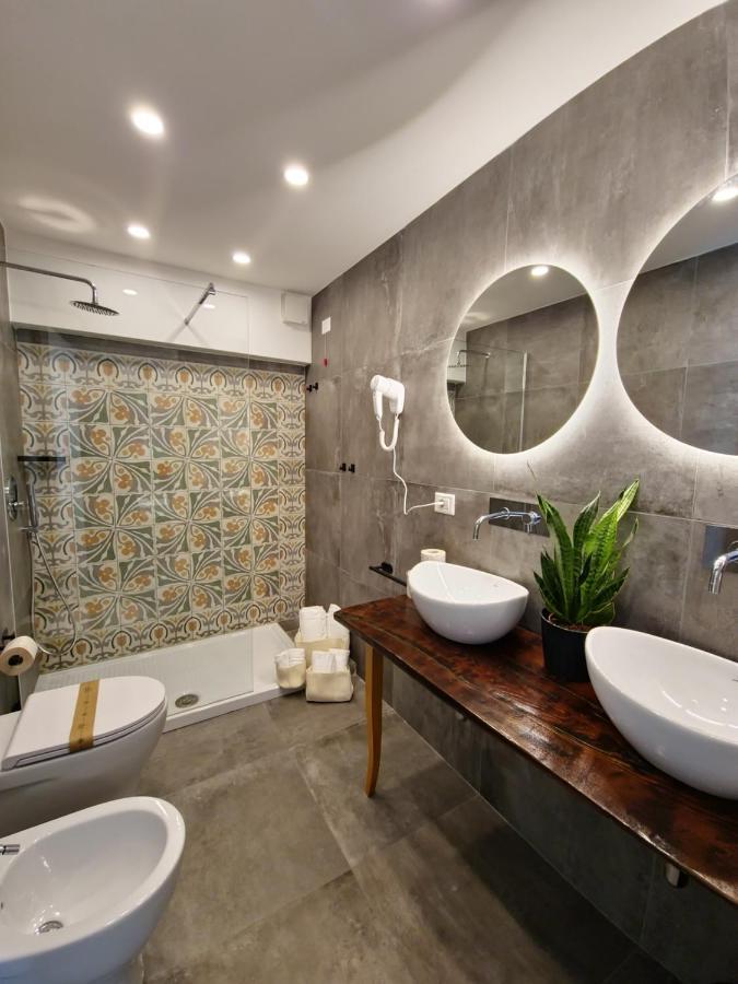 Borgo Dei Miracoli Hotel Naples Luaran gambar